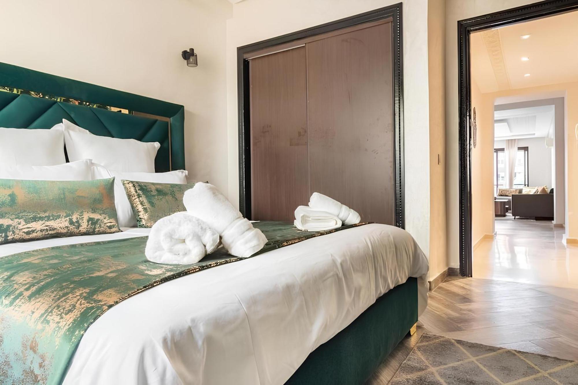 C-Appartement De Luxe Plein Centre De Gueliz Avec Piscine Parking Wifi Netflix 마라케시 외부 사진